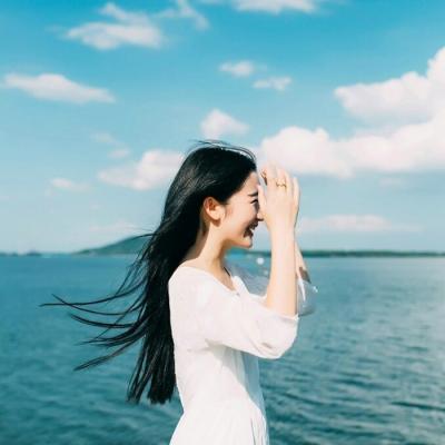 18张高清长发披肩女生头像 氛围感拉满的唯美款