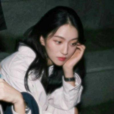 女生难过的微信头像 28张高清合集