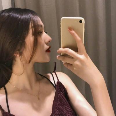 女生对着镜子用手机自拍的高清头像合集 共34张好看的镜拍女生头像