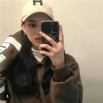 11张潮感拉满的简约女生头像 清爽又有范儿