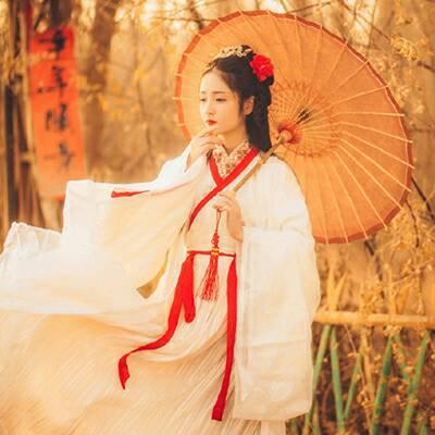 18张氛围感拉满！伤感古风汉服女生头像合集