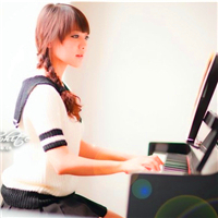 唯美弹钢琴的女生QQ头像合集（12张）