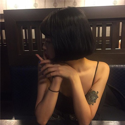 22张高清露肩性感女生头像 好看的女生头像合集