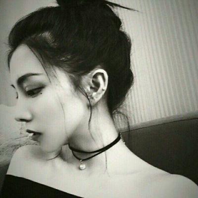 黑白伤感女生头像合集 12张高清颓废孤独风格女头