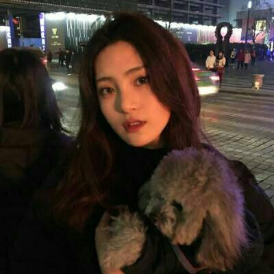 9张自带女王气场的非主流女生头像