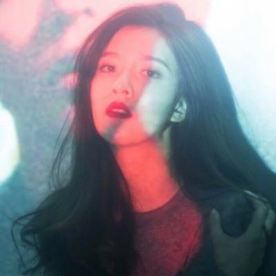 21张高清女生唯美时尚头像 氛围感拉满