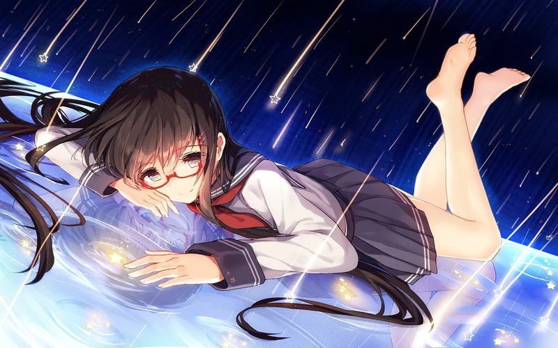 深夜氛围感拉满！戴眼镜的黑长直学姐瘫在地上露脚丫子