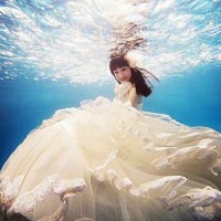 水下闭眼女生头像合集，17张唯美氛围感女生头像图
