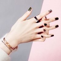 适合美甲师用的创意彩色美甲头像 共19张女生头像