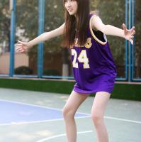 女生篮球可爱头像合集 12张清新治愈的持篮球女生头像