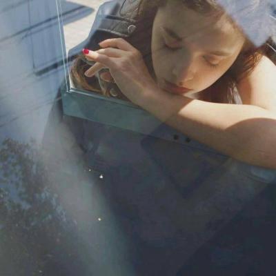 21张高清欧美伤感女生头像 个性氛围感拉满