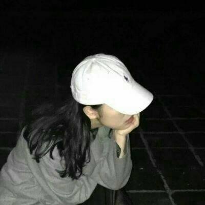 13张高清高冷女生侧脸忧伤头像 氛围感拉满