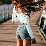 16张高清意境感女生身材头像 唯美氛围感拉满