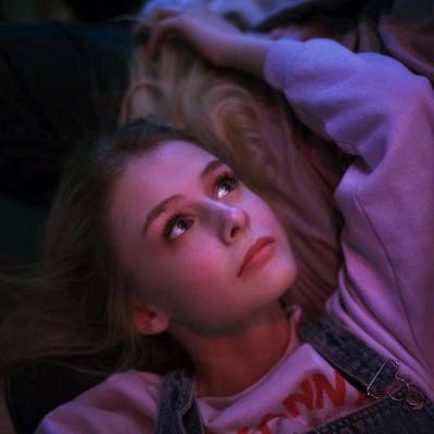 这里是来自小脸头像网的欧美高冷女生头像合集页面，页面内共整理了17张高清好看的欧美风格高冷女生头像，支持大图、小图、方图、圆图四种浏览模式，同时提供分页浏览功能，还附带了相关标签推荐与其他同类头像链接。