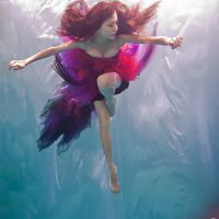 氛围感拉满！23张水中穿婚纱的女生头像合集