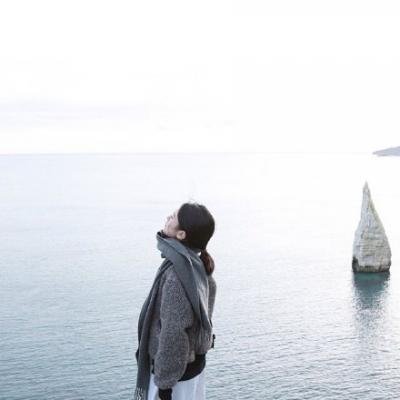 21张高清有质感的女生背影头像 简约气质拉满