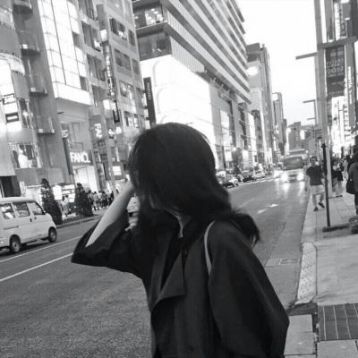 黑白伤感女生头像合集 12张高清颓废孤独风格女头