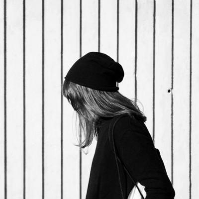 20张高清冷淡风黑白伤感女生头像合集