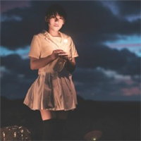 女生手持烟花的QQ头像来啦！12张氛围感拉满的唯美头像