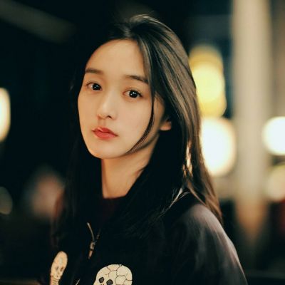 35张高清无水印清新美女微信头像 适合女生用的头像合集