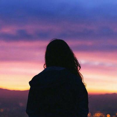 11张高清唯美女生孤独伤感背影头像合集