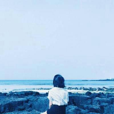 11张高清海边意境女生背影头像 氛围感拉满