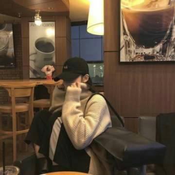 11张高清可爱戴帽女生头像合集