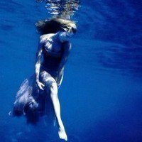 23张女生溺水唯美伤感头像 深海氛围感头像合集