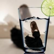 6张创意感拉满！柠檬杯里的女生头像合集