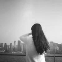 34张氛围感拉满的黑白女生背影头像