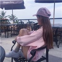27张超飒女生戴帽背影头像 当下超流行的霸气款