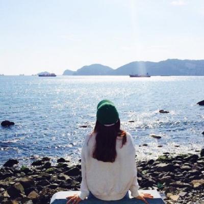 21张高清有质感的女生背影头像 简约气质拉满