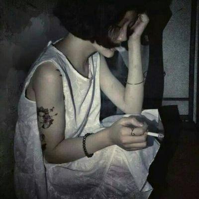 女生抽烟伤感霸气头像合集 12张高清图分享