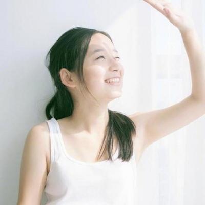 19张简约干净的白色系小清新女生头像合集