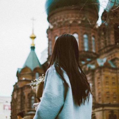 18张高清长发披肩女生头像 氛围感拉满的唯美款