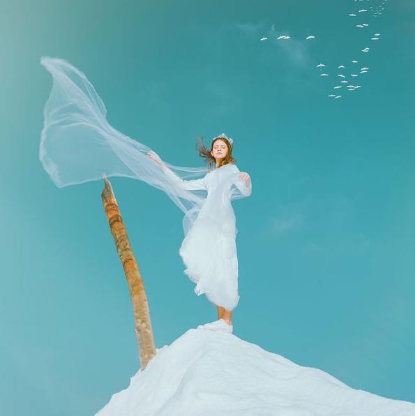 雪峰之颠女生头像 单张高清素材分享