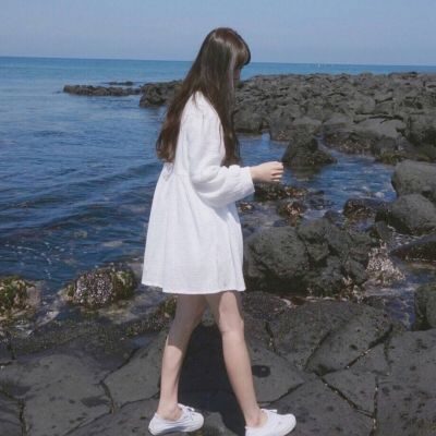 带着大海背景的清新女生QQ头像 10张氛围感拉满