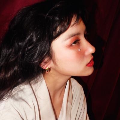 21张高清女生唯美时尚头像 氛围感拉满