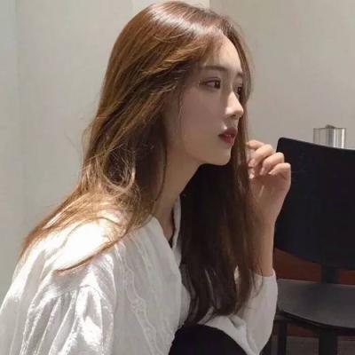 22张简约气质款女生微信头像 高清无水印直接用