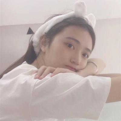 19张简约干净的白色系小清新女生头像合集