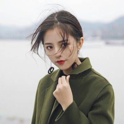 12张成熟气质感拉满的唯美女生头像合集