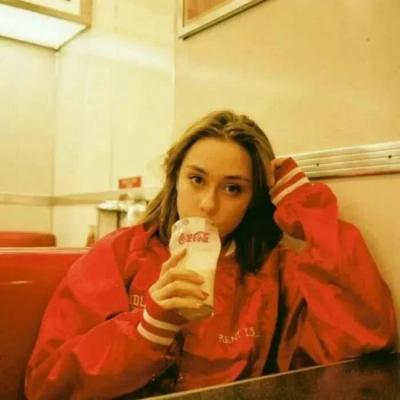 6张超好看的红色系女生头像，个性氛围感拉满