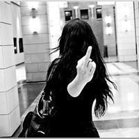 女生竖中指鄙视头像合集 9张霸气个性女生头像