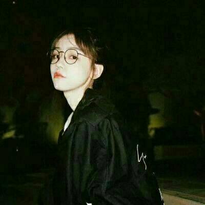女生戴眼镜气质头像合集 23张高清氛围感美图来啦