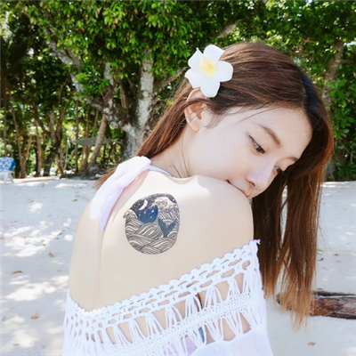 22张高清露肩性感女生头像 好看的女生头像合集