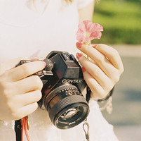 女生拿相机的小清新头像来啦，精选15张好看的图