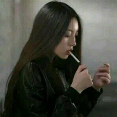 女生抽烟伤感霸气头像合集 12张高清图分享