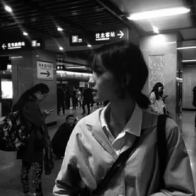 27张高清霸气冷酷黑白女生头像合集