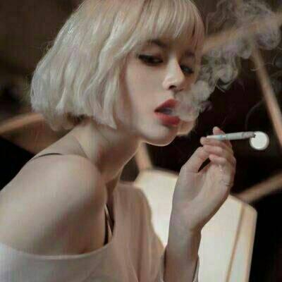 自带女王气场！10张抽烟女生高清头像分享
