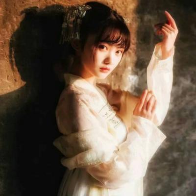 17张高清好看的真人古风女生头像